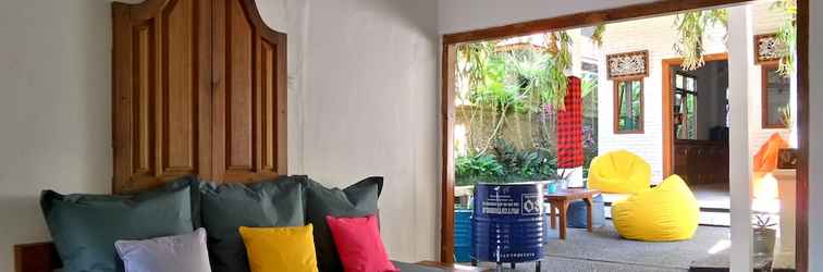 Lobby Friendly House Bali - Hostel