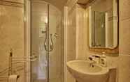 In-room Bathroom 6 Villa Buonaparte