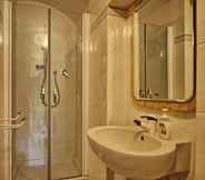 In-room Bathroom 6 Villa Buonaparte