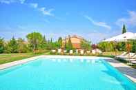 Swimming Pool Villa Castiglione