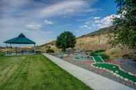 Swimming Pool Motel 6 Baker City, OR