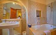 In-room Bathroom 3 Castello Leopoldo