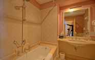 In-room Bathroom 5 Castello Leopoldo