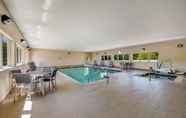 Swimming Pool 3 Quality Inn & Suites