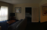 Common Space 2 Doral Inn & Suites Miami Airport West