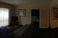 Common Space Doral Inn & Suites Miami Airport West