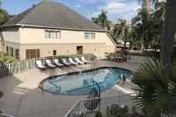 Swimming Pool Doral Inn & Suites Miami Airport West