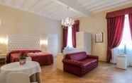 Kamar Tidur 4 Trevi Rome Suite