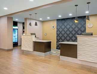 Lobby 2 La Quinta Inn & Suites by Wyndham Tumwater - Olympia