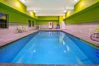 Swimming Pool La Quinta Inn & Suites by Wyndham Tumwater - Olympia