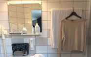 In-room Bathroom 5 Hotell Garvaren