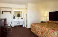 Bedroom 4 Sands Inn & Kitchen Suites