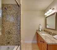 In-room Bathroom 5 1261 Country Club Drive