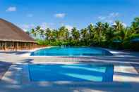 Swimming Pool Canareef Resort Maldives