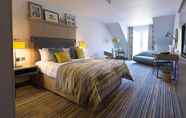 Kamar Tidur 6 The Waterside Hotel