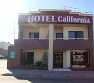 Exterior 7 Hotel California