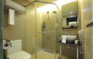 In-room Bathroom 3 Forward Suites II