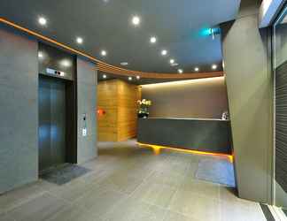 Lobby 2 Forward Suites II