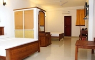 Kamar Tidur 3 Roy Villa Beach Hotel