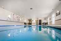 Swimming Pool MainStay Suites Cartersville - Emerson Lake Point