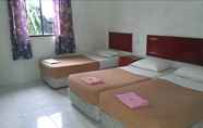 Kamar Tidur 5 Suria Beach Resort