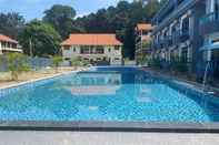 Kolam Renang Suria Beach Resort