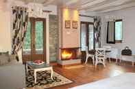 Ruang untuk Umum Nefeles Mainalon Luxury Residences & Lounge