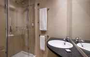 In-room Bathroom 7 Aveiro Palace