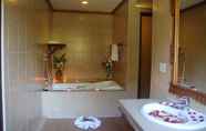 ห้องน้ำภายในห้อง 2 Royal Kaytumadi Hotel
