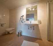 In-room Bathroom 2 Hotel Gasthof Alpenblick