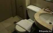 Toilet Kamar 5 Sugarland Hotel