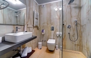 Toilet Kamar 6 Hotel Skradinski Buk