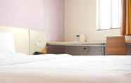 Kamar Tidur 6 7 Days Inn