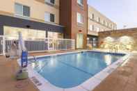 Kolam Renang Fairfield Inn & Suites Pleasanton