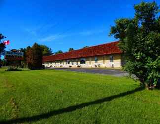 Exterior 2 MacIver's Motel & Campground