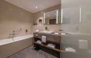 In-room Bathroom 6 Park Inn by Radisson Neumarkt