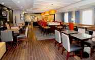 Restaurant 3 Hampton Inn Suffolk