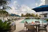 Kolam Renang Hilton Garden Inn Miami Dolphin Mall