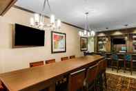 Bar, Cafe and Lounge MainStay Suites Watford City - Event Center