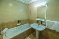 In-room Bathroom Jannah Place Hotel Apartment