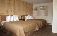 Bedroom 4 Wildwood Motel