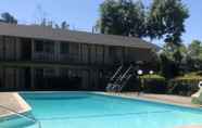 Swimming Pool 2 Hillside Inn