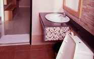 Toilet Kamar 6 Sea Hill Boutique Residence