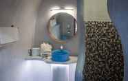 In-room Bathroom 2 Elite Luxury Suites
