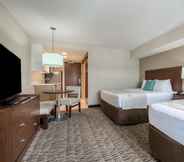 Bedroom 6 Hawthorn Suites by Wyndham Bridgeport/Clarksburg