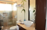 Toilet Kamar 4 Hotel HBlue