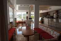 Quầy bar, cafe và phòng lounge Hostal Lago Playa II