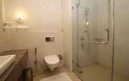 In-room Bathroom 4 Maha Bodhi Hotel Resort Convention Centre