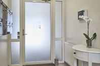 Toilet Kamar Opal Apartments