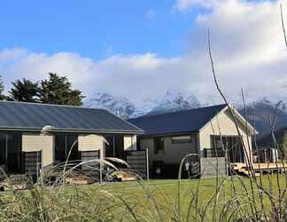 Exterior 2 Glenorchy Peaks B&B